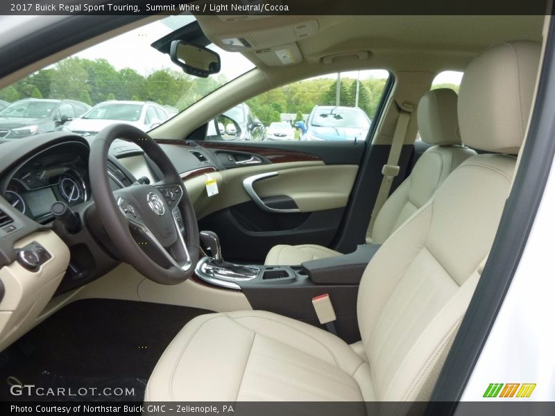 Summit White / Light Neutral/Cocoa 2017 Buick Regal Sport Touring