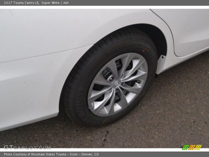 Super White / Ash 2017 Toyota Camry LE