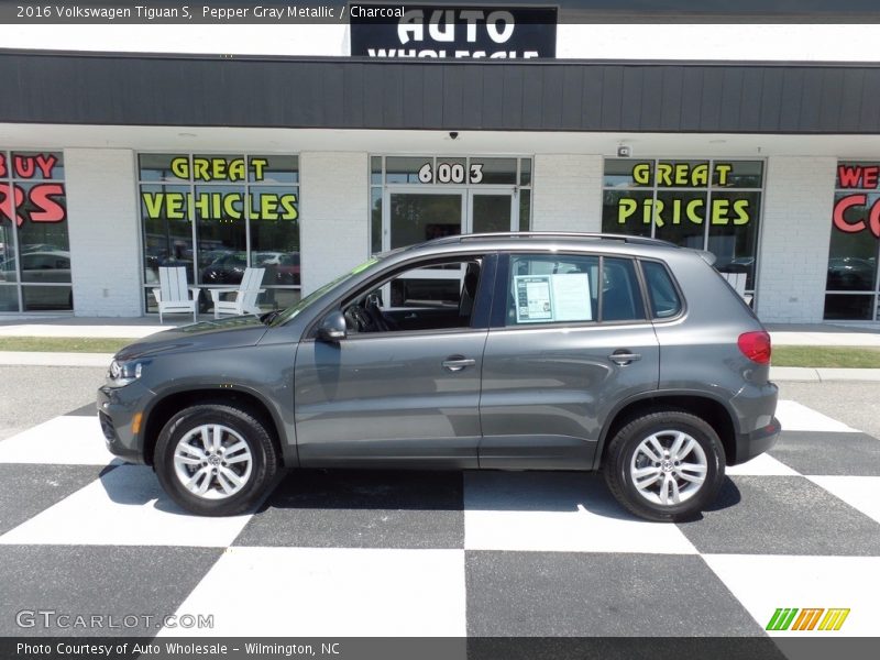 Pepper Gray Metallic / Charcoal 2016 Volkswagen Tiguan S