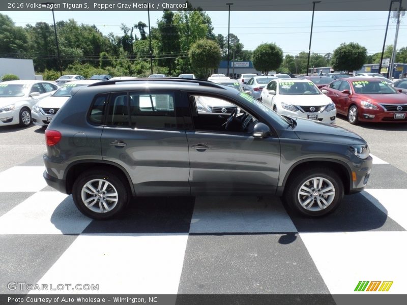 Pepper Gray Metallic / Charcoal 2016 Volkswagen Tiguan S