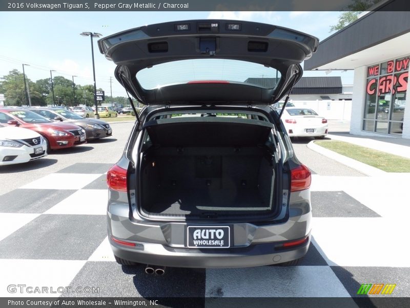 Pepper Gray Metallic / Charcoal 2016 Volkswagen Tiguan S
