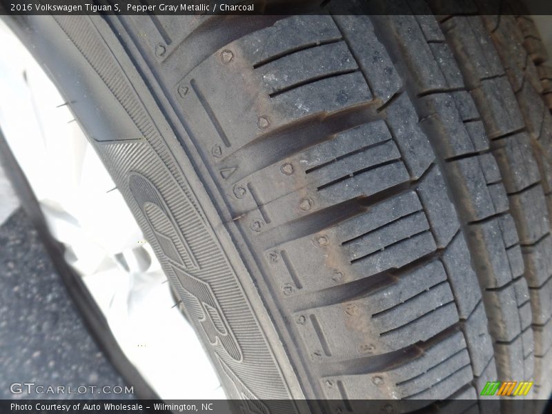 Pepper Gray Metallic / Charcoal 2016 Volkswagen Tiguan S