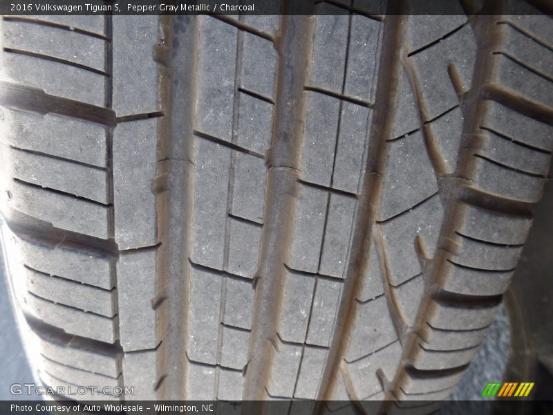 Pepper Gray Metallic / Charcoal 2016 Volkswagen Tiguan S