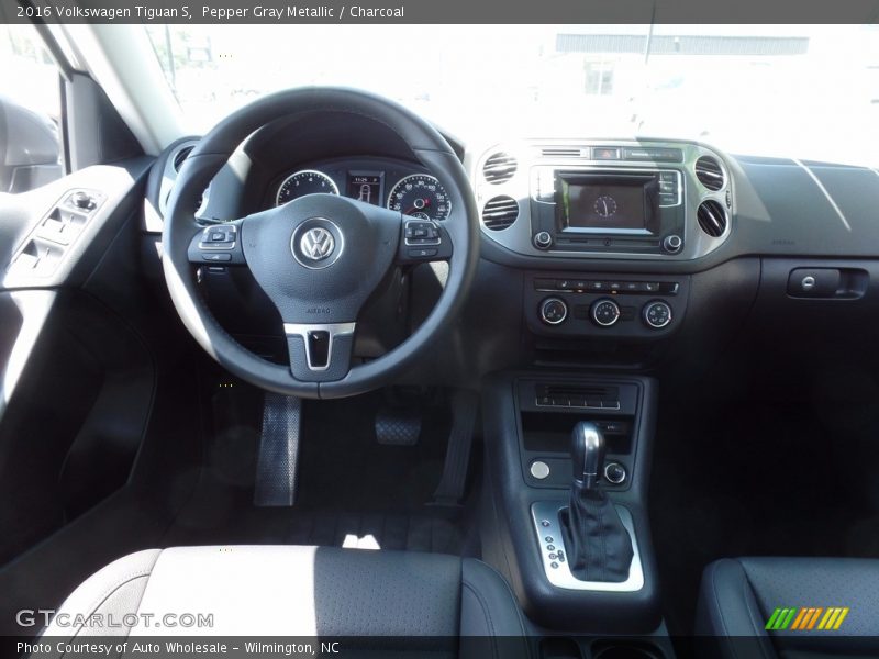 Pepper Gray Metallic / Charcoal 2016 Volkswagen Tiguan S