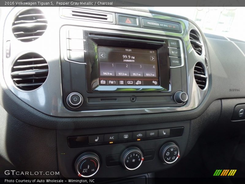 Pepper Gray Metallic / Charcoal 2016 Volkswagen Tiguan S