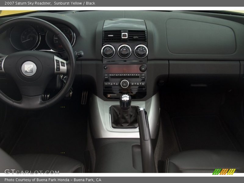 Sunburst Yellow / Black 2007 Saturn Sky Roadster