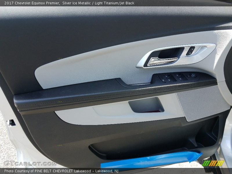 Silver Ice Metallic / Light Titanium/Jet Black 2017 Chevrolet Equinox Premier
