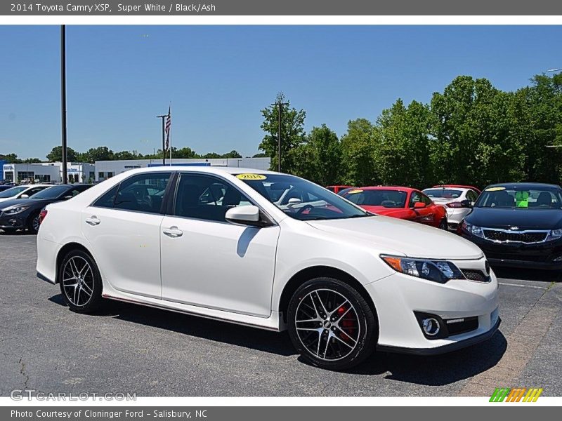 Front 3/4 View of 2014 Camry XSP