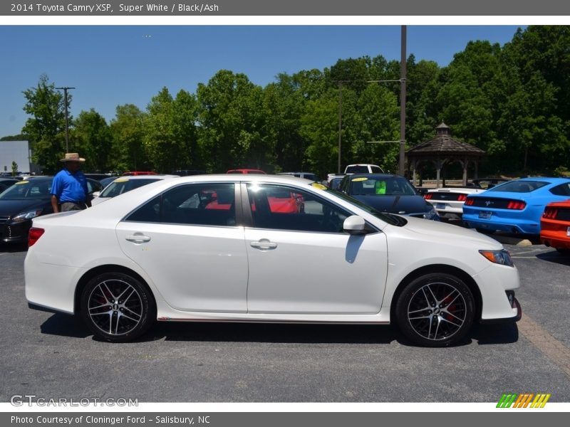 Super White / Black/Ash 2014 Toyota Camry XSP