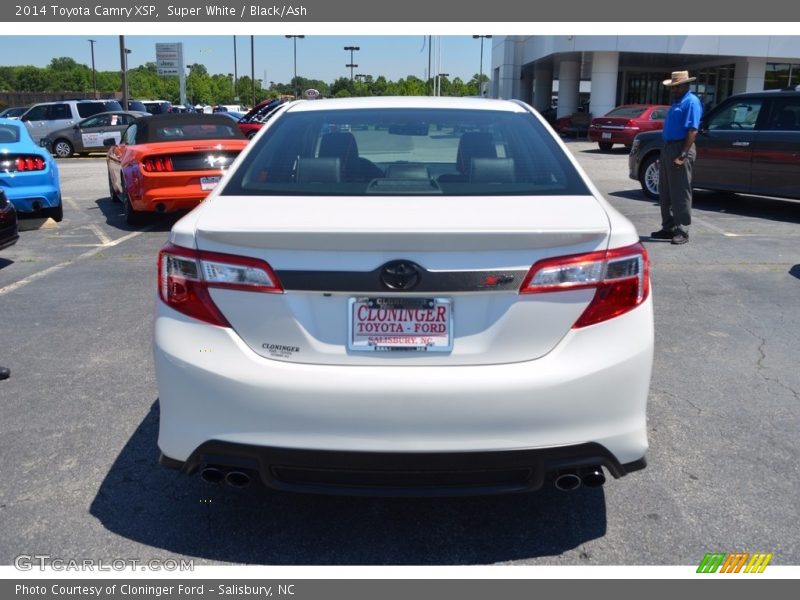 Super White / Black/Ash 2014 Toyota Camry XSP