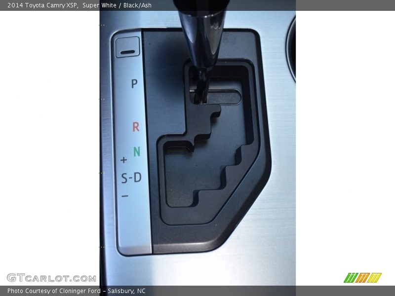 Super White / Black/Ash 2014 Toyota Camry XSP