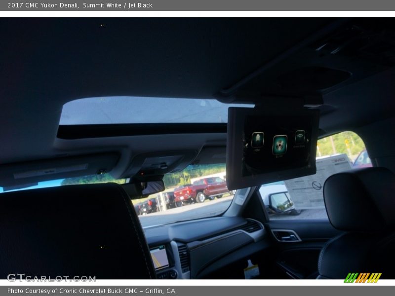 Summit White / Jet Black 2017 GMC Yukon Denali