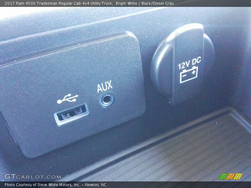 Bright White / Black/Diesel Gray 2017 Ram 4500 Tradesman Regular Cab 4x4 Utility Truck