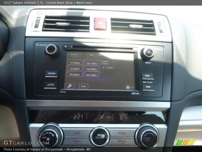 Crystal Black Silica / Warm Ivory 2017 Subaru Outback 2.5i