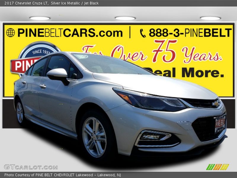 Silver Ice Metallic / Jet Black 2017 Chevrolet Cruze LT