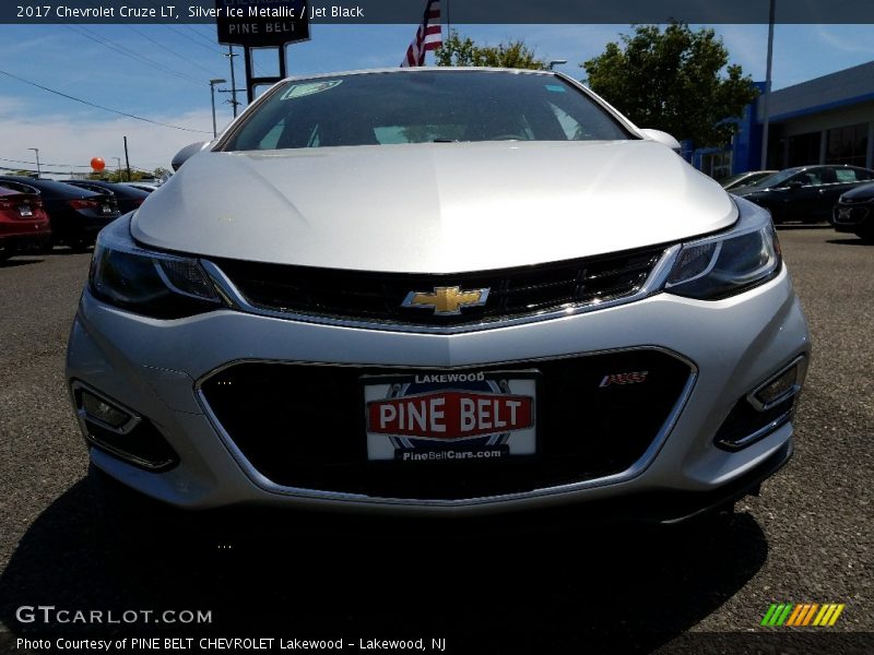 Silver Ice Metallic / Jet Black 2017 Chevrolet Cruze LT