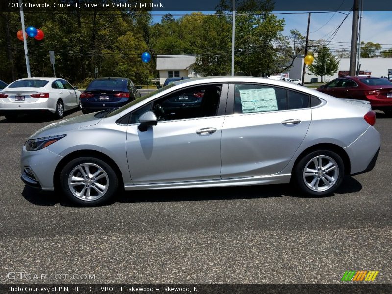 Silver Ice Metallic / Jet Black 2017 Chevrolet Cruze LT