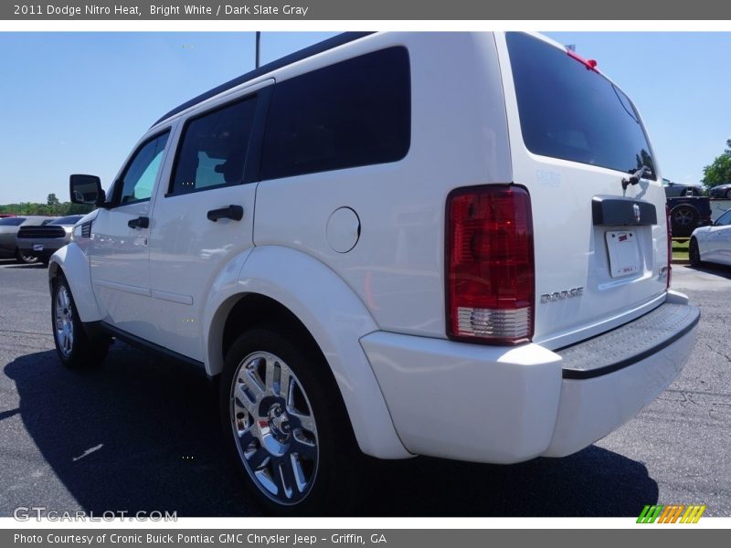 Bright White / Dark Slate Gray 2011 Dodge Nitro Heat