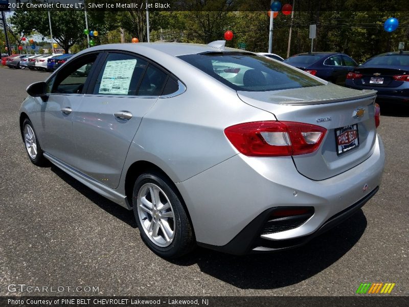 Silver Ice Metallic / Jet Black 2017 Chevrolet Cruze LT