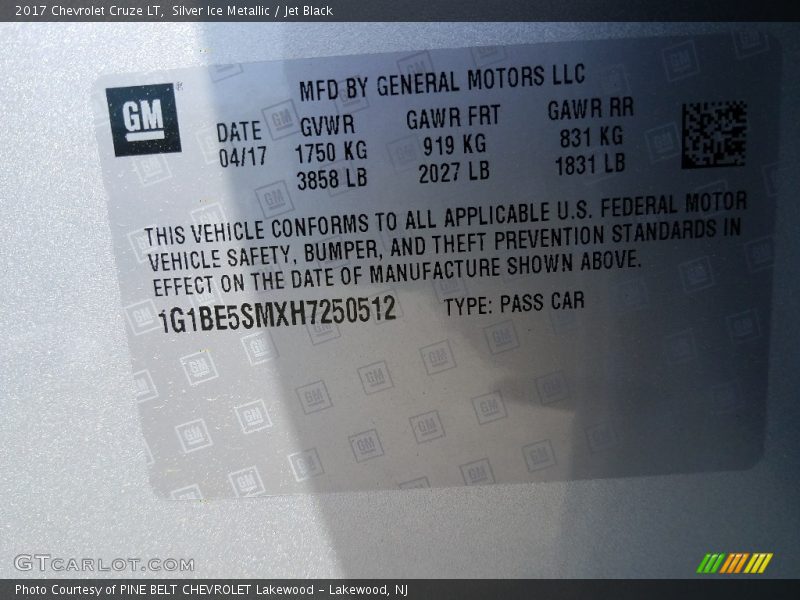 Silver Ice Metallic / Jet Black 2017 Chevrolet Cruze LT