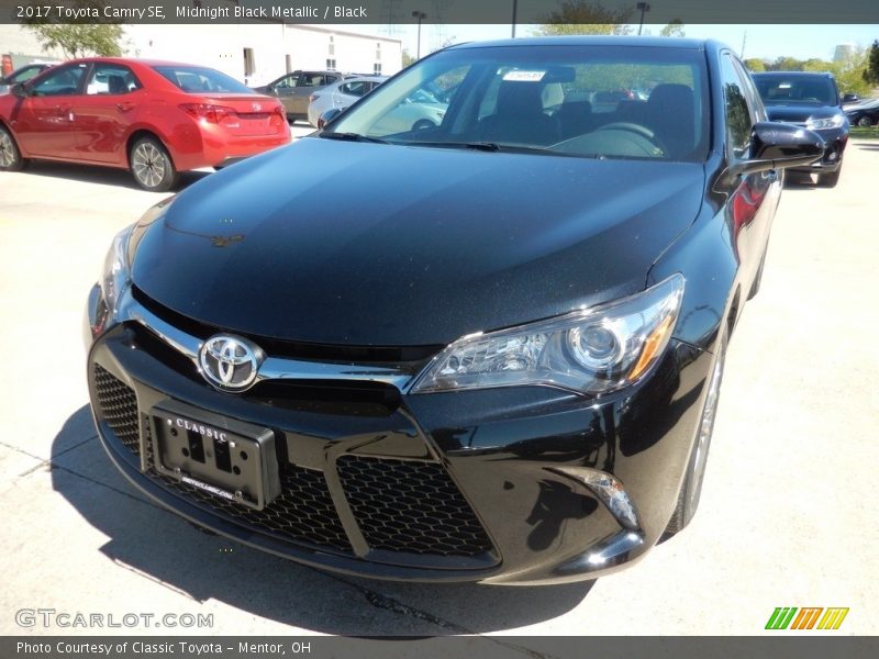 Midnight Black Metallic / Black 2017 Toyota Camry SE
