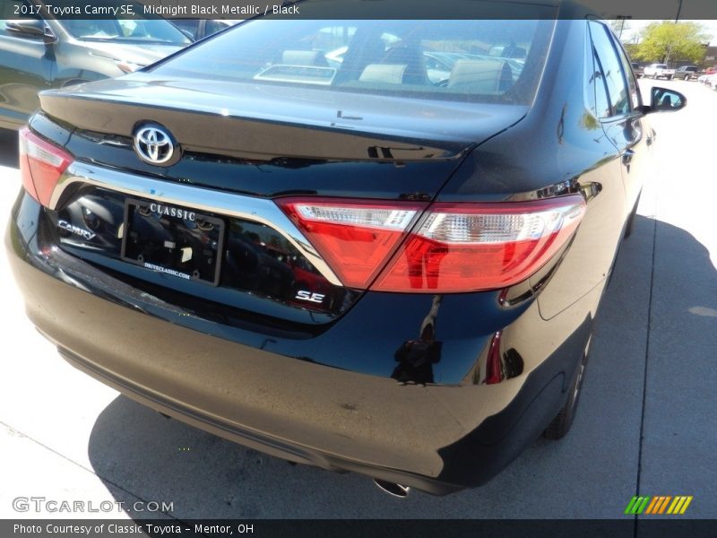 Midnight Black Metallic / Black 2017 Toyota Camry SE