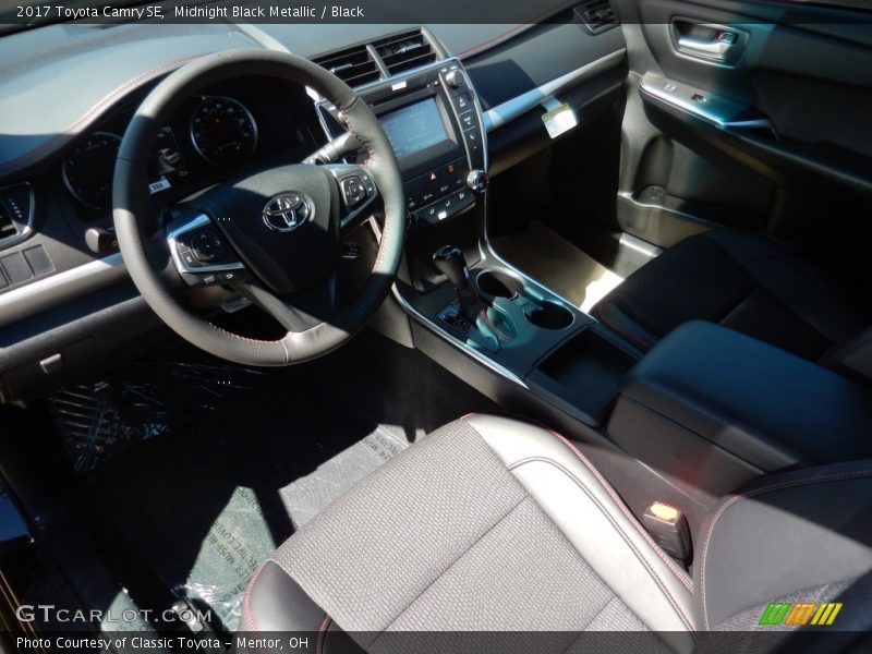 Midnight Black Metallic / Black 2017 Toyota Camry SE