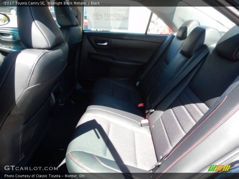 Midnight Black Metallic / Black 2017 Toyota Camry SE