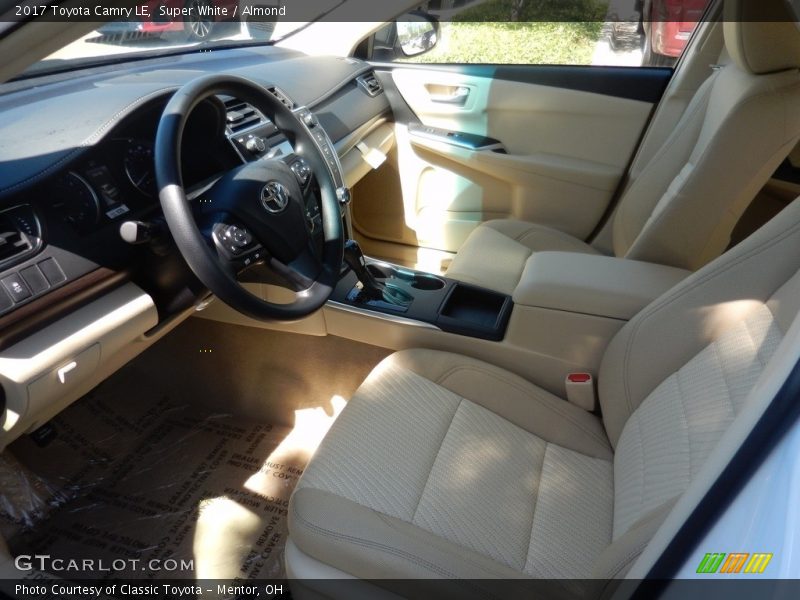 Super White / Almond 2017 Toyota Camry LE