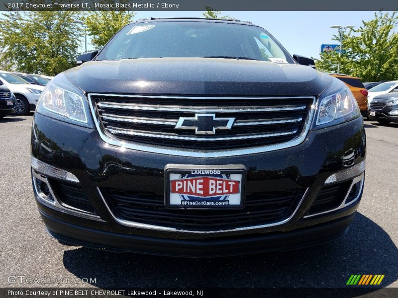 Mosaic Black Metallic / Ebony 2017 Chevrolet Traverse LT