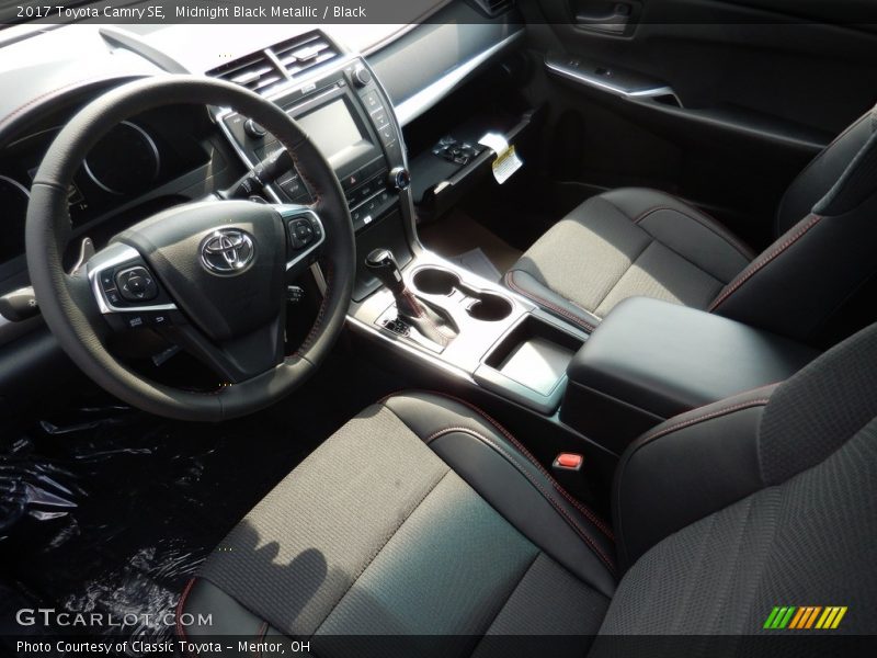 Midnight Black Metallic / Black 2017 Toyota Camry SE