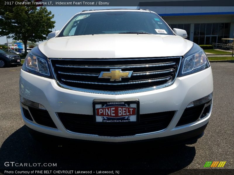 Iridescent Pearl Tricoat / Ebony 2017 Chevrolet Traverse LT