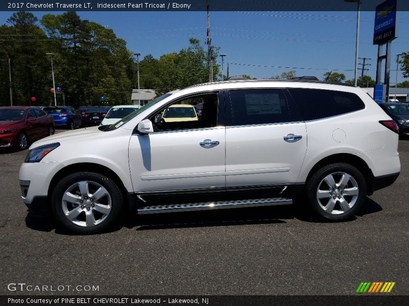 Iridescent Pearl Tricoat / Ebony 2017 Chevrolet Traverse LT