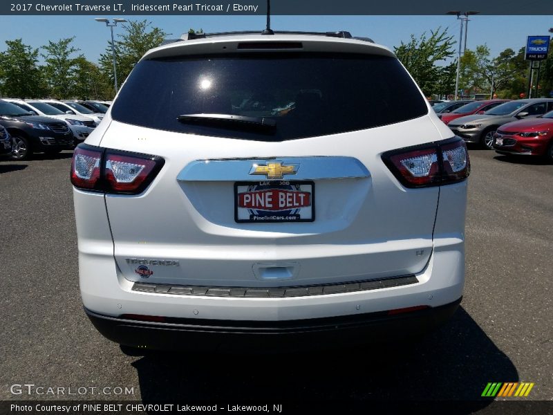 Iridescent Pearl Tricoat / Ebony 2017 Chevrolet Traverse LT