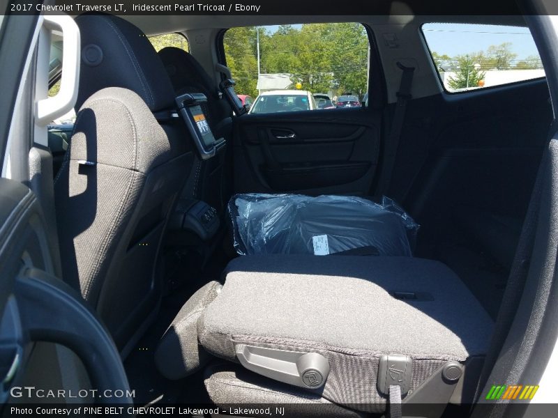 Iridescent Pearl Tricoat / Ebony 2017 Chevrolet Traverse LT