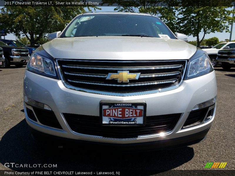 Silver Ice Metallic / Ebony 2017 Chevrolet Traverse LT