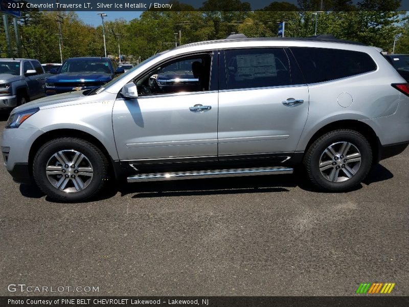 Silver Ice Metallic / Ebony 2017 Chevrolet Traverse LT