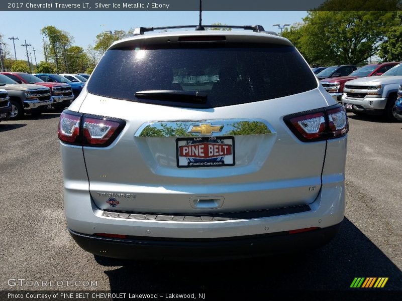 Silver Ice Metallic / Ebony 2017 Chevrolet Traverse LT