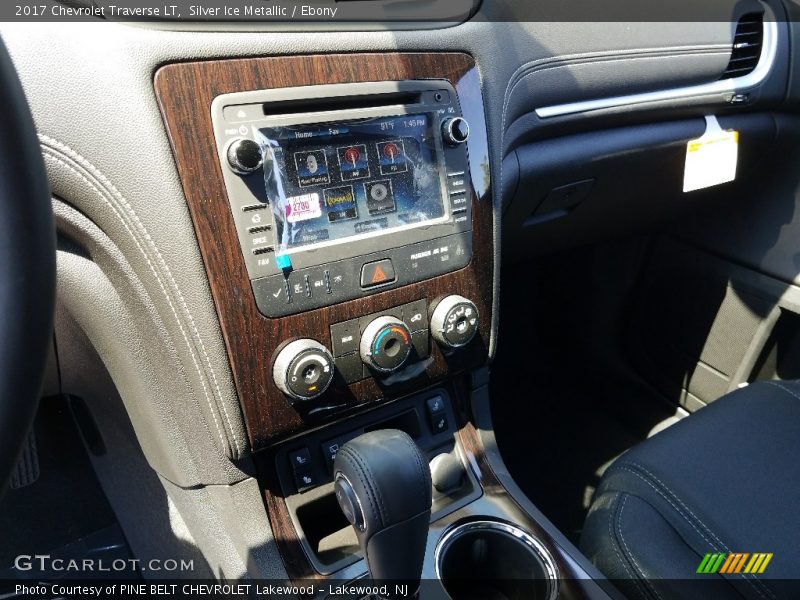 Silver Ice Metallic / Ebony 2017 Chevrolet Traverse LT