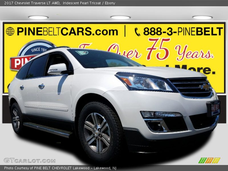 Iridescent Pearl Tricoat / Ebony 2017 Chevrolet Traverse LT AWD