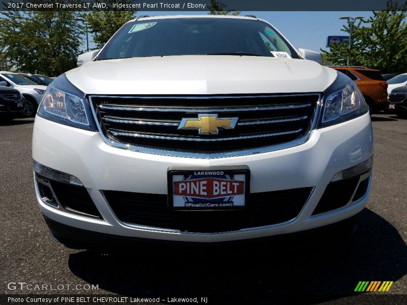 Iridescent Pearl Tricoat / Ebony 2017 Chevrolet Traverse LT AWD