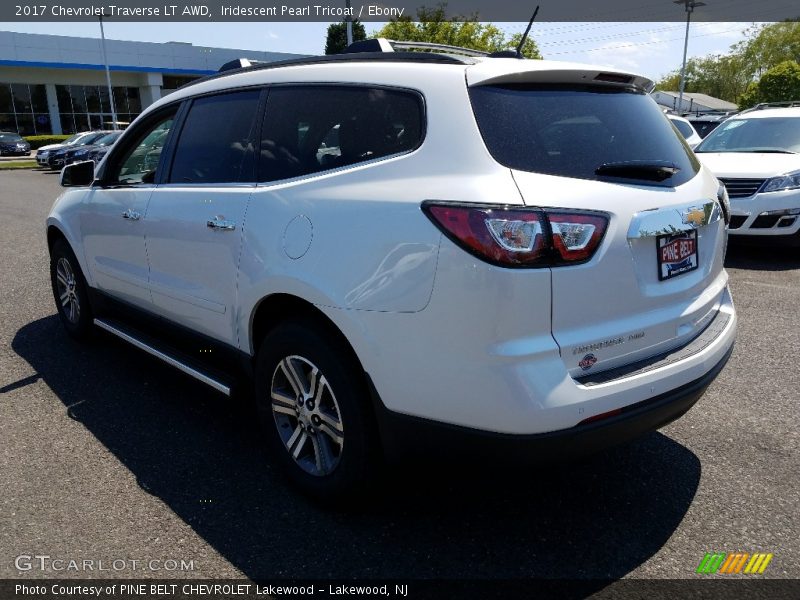 Iridescent Pearl Tricoat / Ebony 2017 Chevrolet Traverse LT AWD