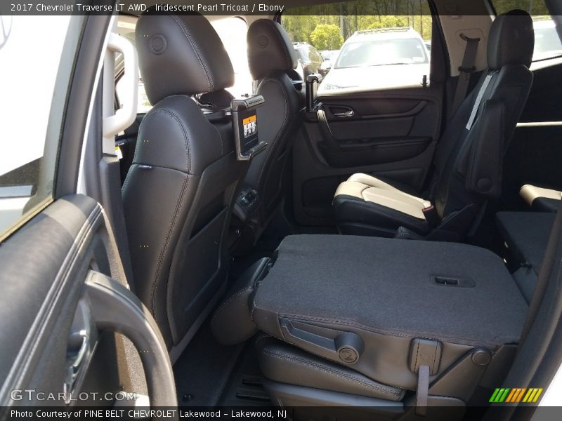 Iridescent Pearl Tricoat / Ebony 2017 Chevrolet Traverse LT AWD