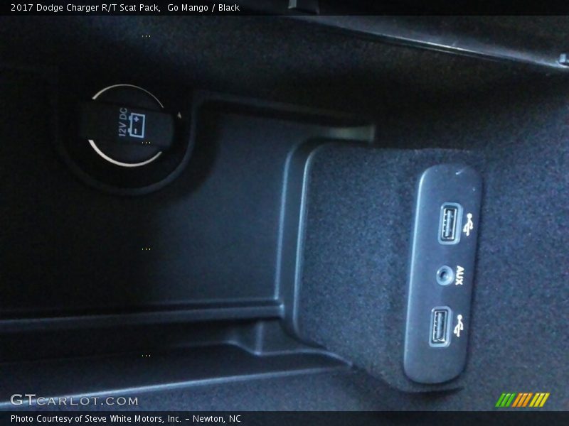 Go Mango / Black 2017 Dodge Charger R/T Scat Pack