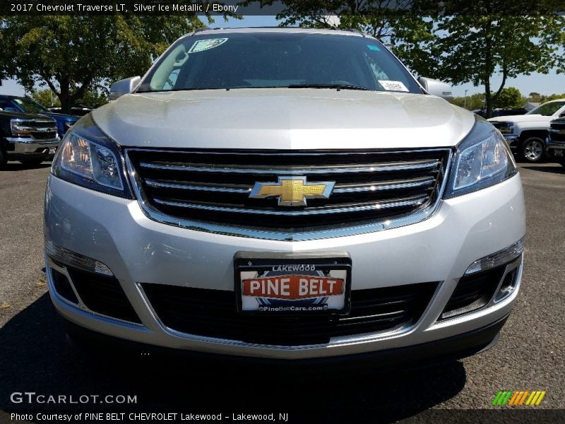 Silver Ice Metallic / Ebony 2017 Chevrolet Traverse LT