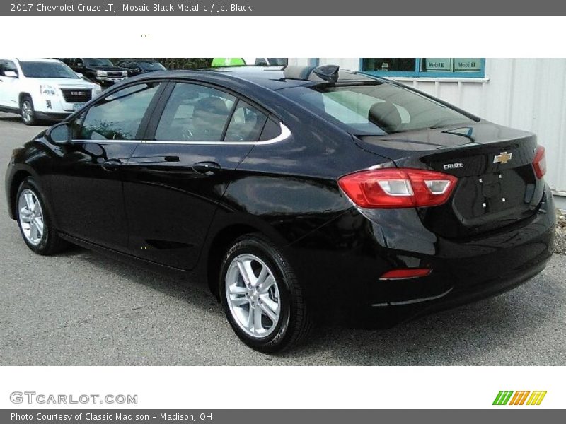 Mosaic Black Metallic / Jet Black 2017 Chevrolet Cruze LT