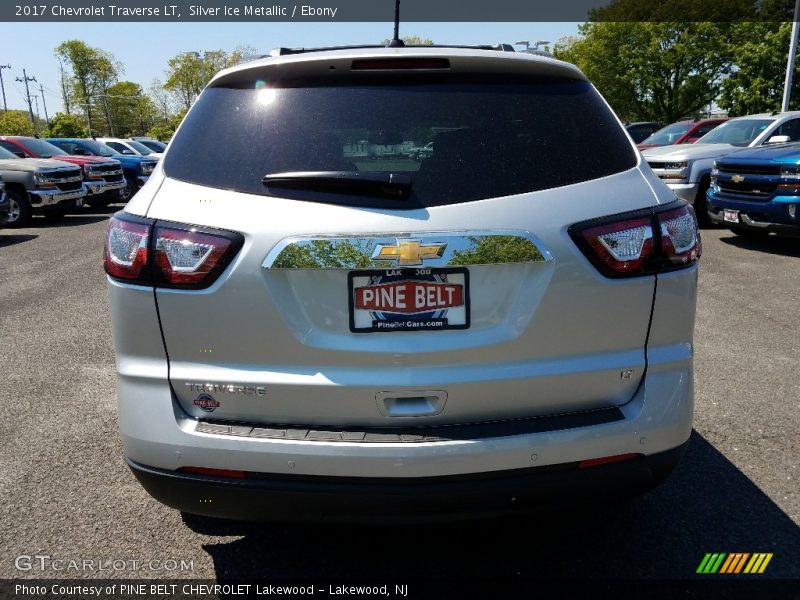 Silver Ice Metallic / Ebony 2017 Chevrolet Traverse LT