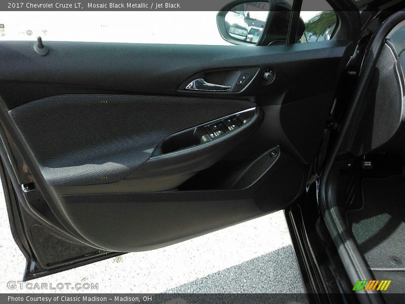 Mosaic Black Metallic / Jet Black 2017 Chevrolet Cruze LT