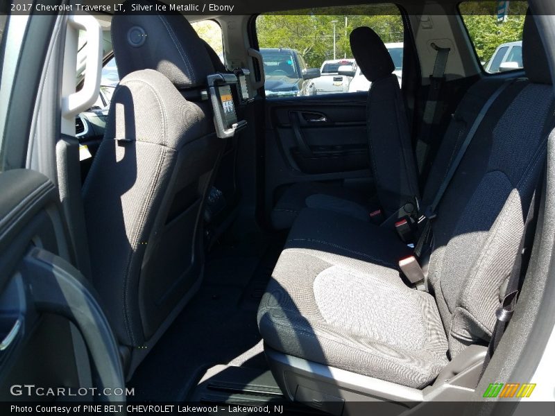 Silver Ice Metallic / Ebony 2017 Chevrolet Traverse LT