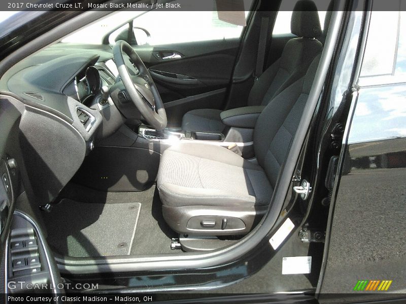 Mosaic Black Metallic / Jet Black 2017 Chevrolet Cruze LT